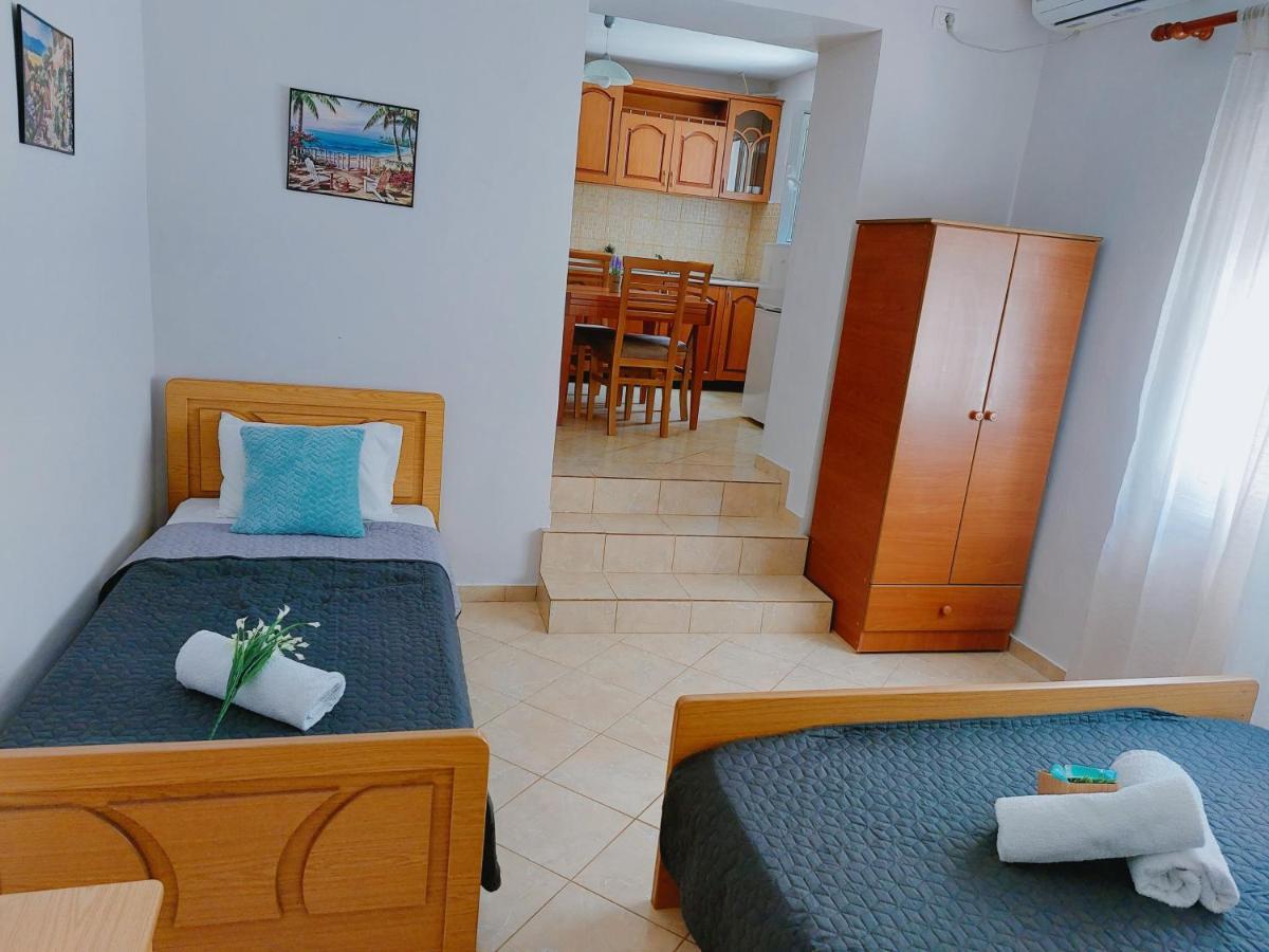 Orange Guest House Dhërmi Exterior foto